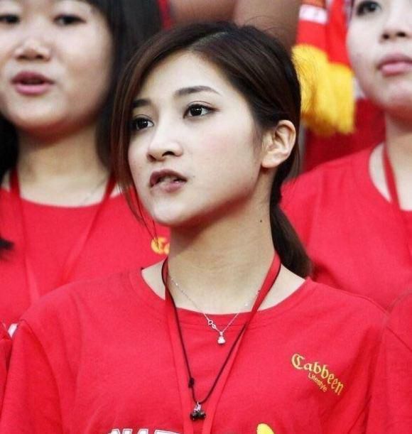 白丝女仆被